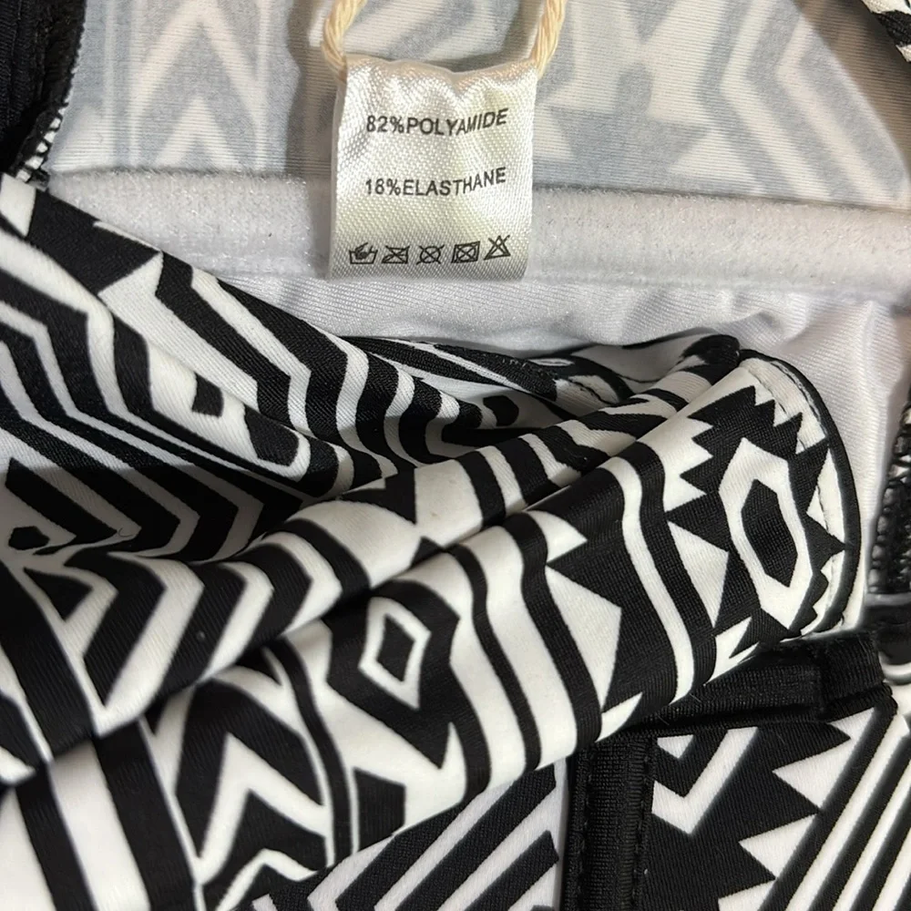La Plage black & white swim top, size XXL, NWT. - Picture 11 of 11